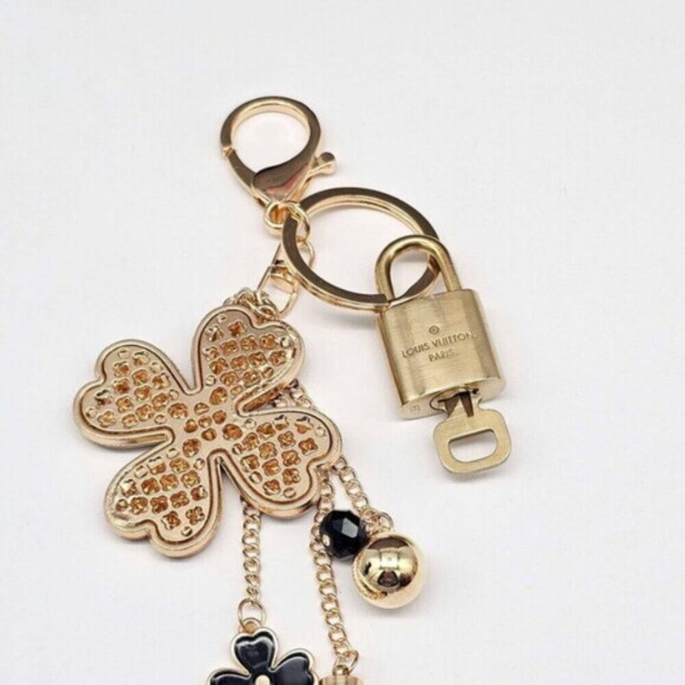 Louis Vuitton Gold Lock 🔒 Authentic LV Key + Unbranded Flower Bag Charm - Picture 6 of 10
